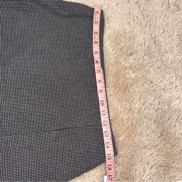 Old Navy Houndstooth Skirt Womens M Black And White Slit Mini‎ Preppy - Picture 5 of 6
